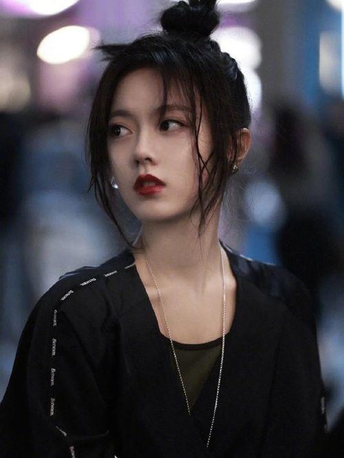 02年的明星,回顾那些闪耀的明星风采